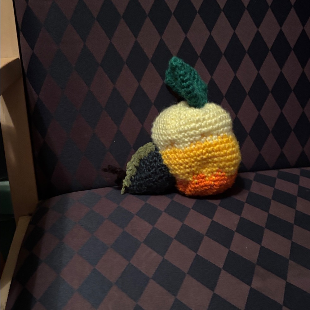 Handmade Amigurumi Applin - Golden Apple edition - Picture 2 of 4